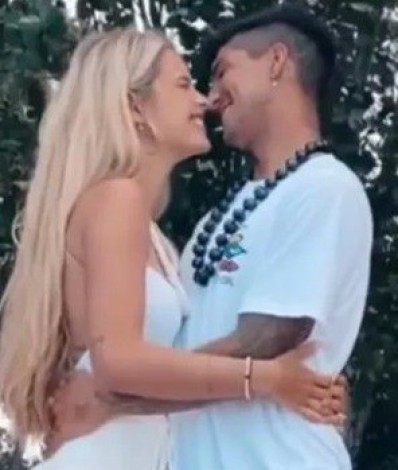 Yasmin Brunet Medina e Gabriel Medina - reprodução de vídeo