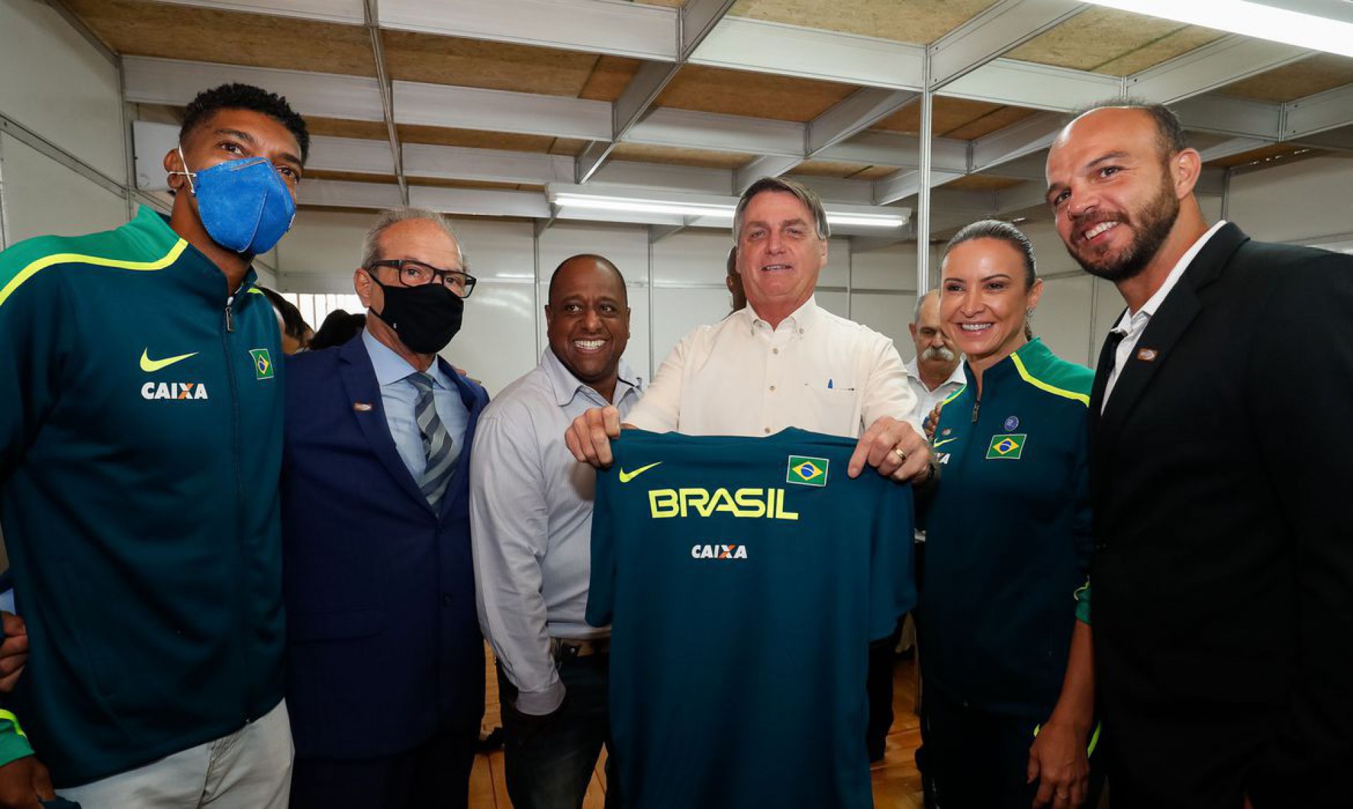 Bolsonaro inaugura centro de treinamento em atletismo no Paran&aacute;
