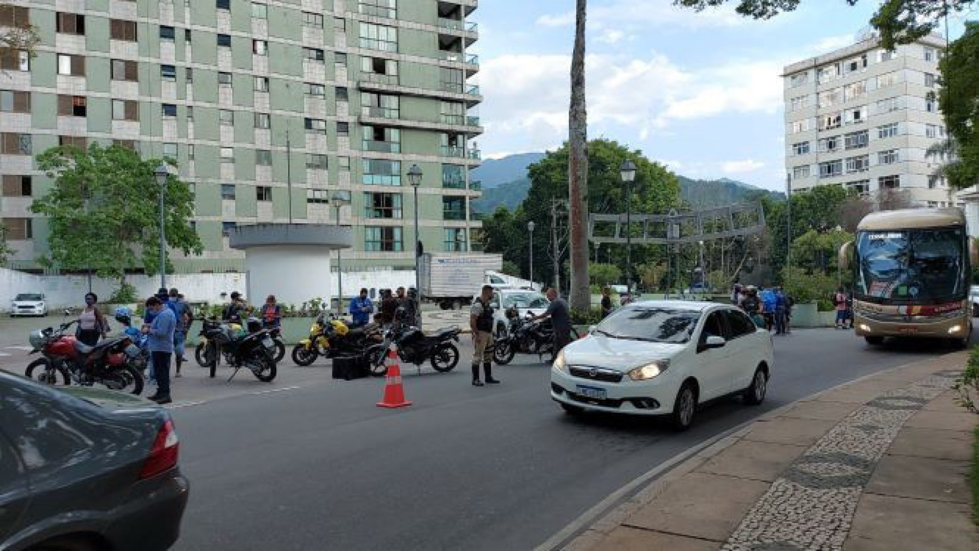Operação para coibir motos barulhentas é realizada pelo poder público em Petrópolis - Divulgação