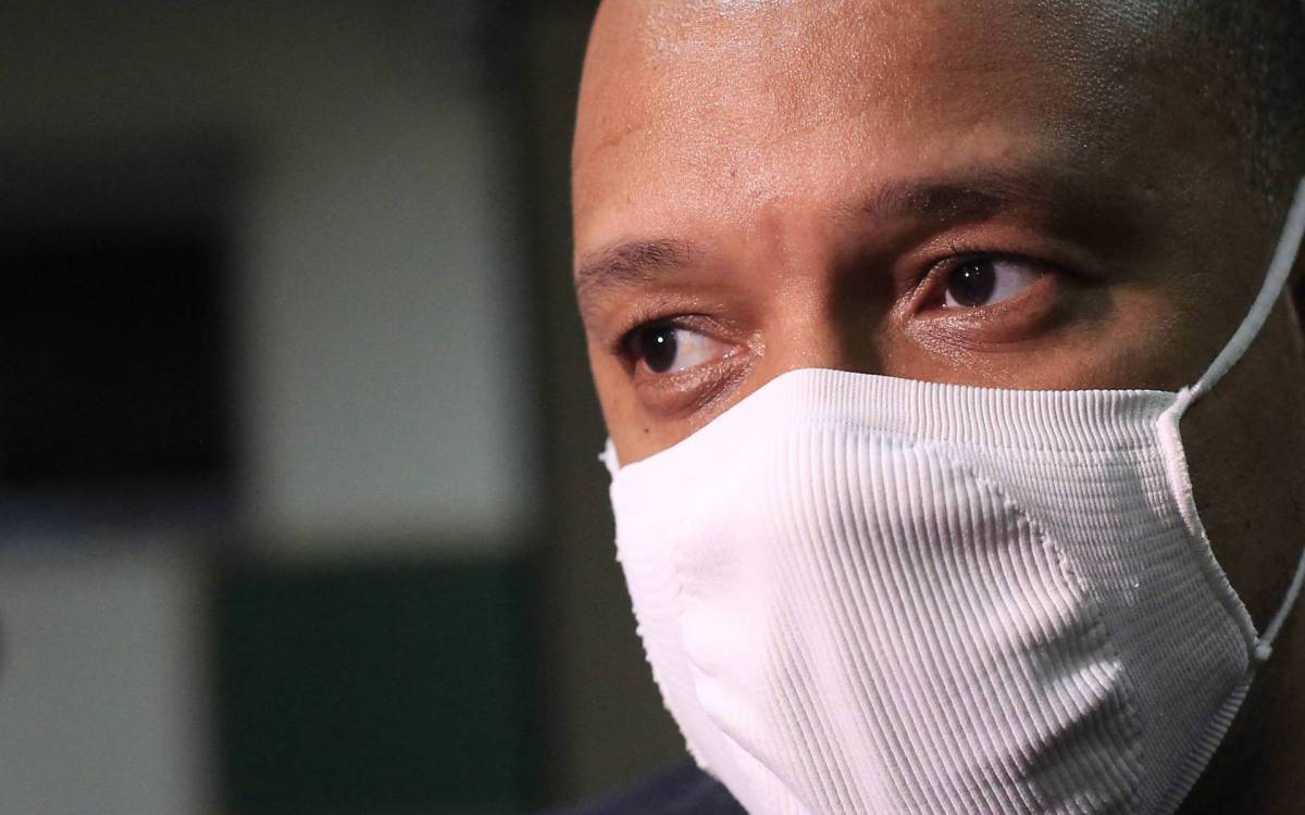 Rio de Janeiro 05/02/2021 - O vocalista do grupo Molejo Anderson Leonardo presta depoimento na 33 DP em Realengo. Foto: Luciano Belford/Agencia O Dia