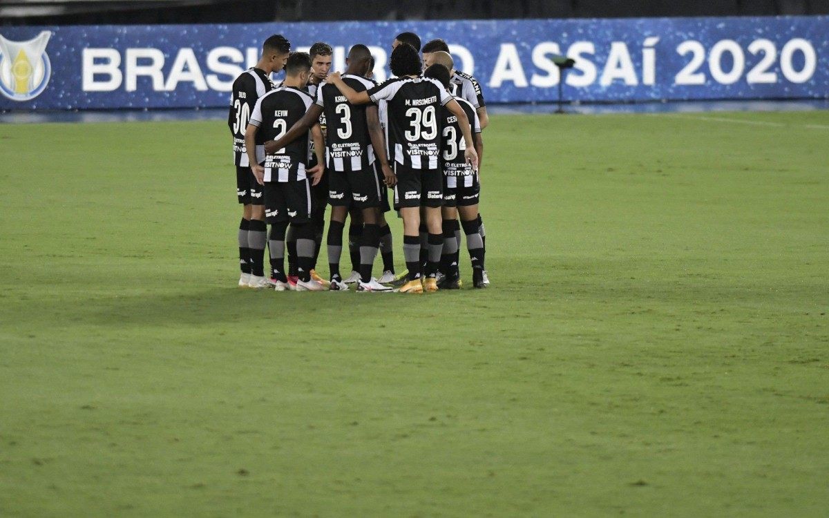 OTAFOGO-SPORT-CAMPEONATO-BRASILEIRO-SÉRIE-A - ESPORTES - Lance durante a partida entre Botafogo e Sport, válido pelo Campeonato Brasileiro 2020 Série A. Realizado no estádio Nilton Santos , Rio de Janeiro, RJ, nesta sexta-seira, (05).
 
Foto: DHAVID NORMANDO/FUTURA PRESS/ESTADÃO CONTEÚDO - DHAVID NORMANDO/FUTURA PRESS/ESTADÃO CONTEÚDO