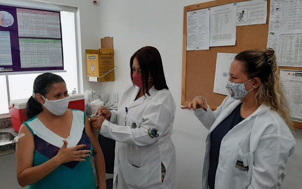 Dona Ana, Amanda e Tatiana