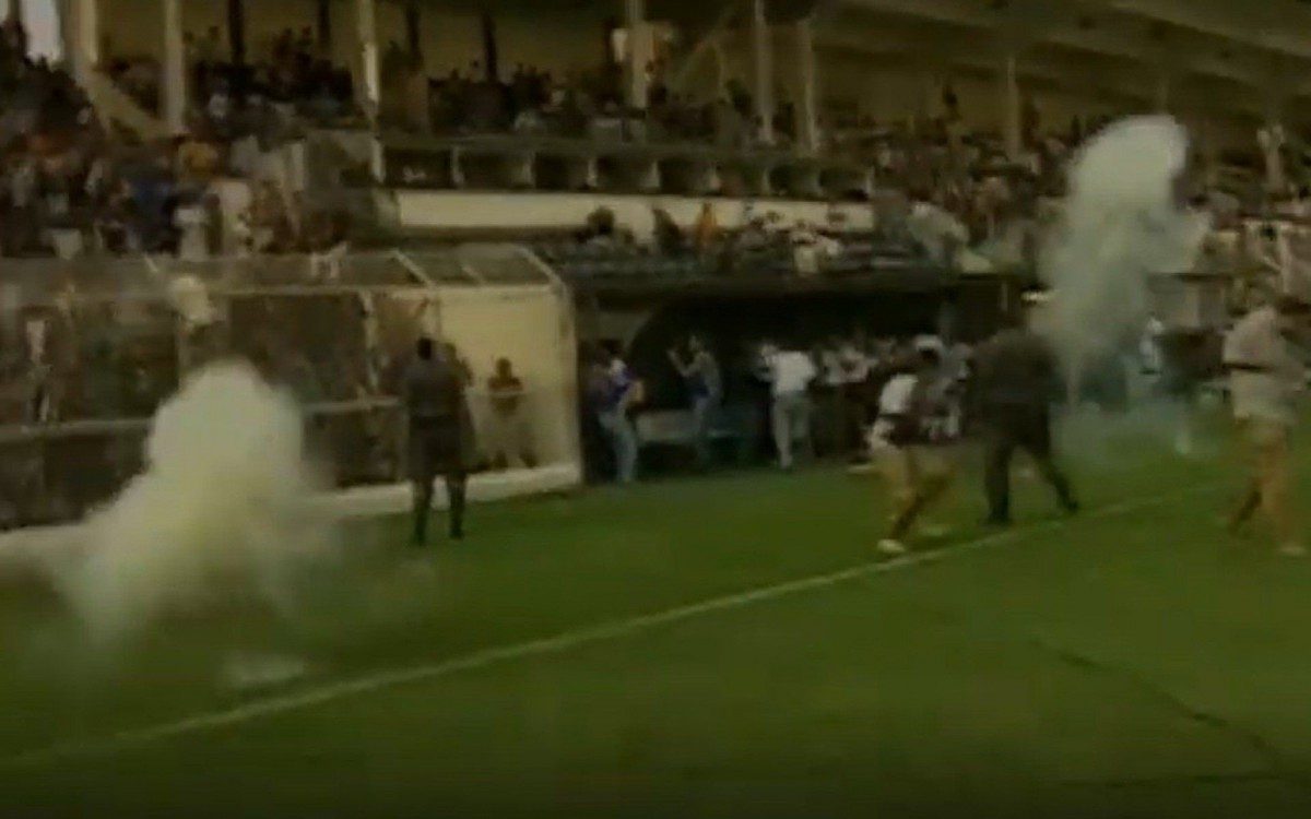 Em 2002, rebaixamento aconteceu no Caio Martins