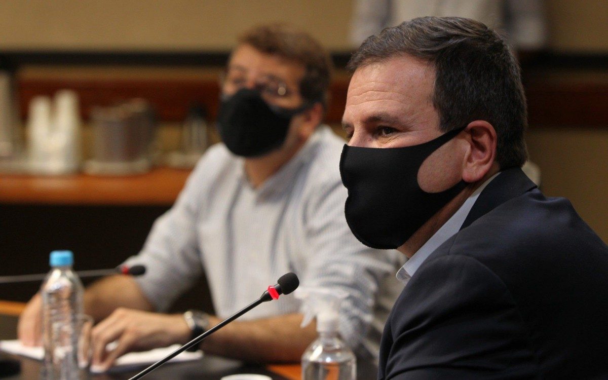 O  prefeito Eduardo Paes, em entrevista coletiva no Centro de Operações da Prefeitura, divulga o boletim de dados  da pandemia de Covid - 19.  Foto: Estefan Radovicz/Agencia O Dia
