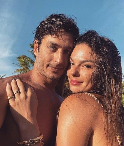 Isis Valverde e o marido André Resende - Reprodução
