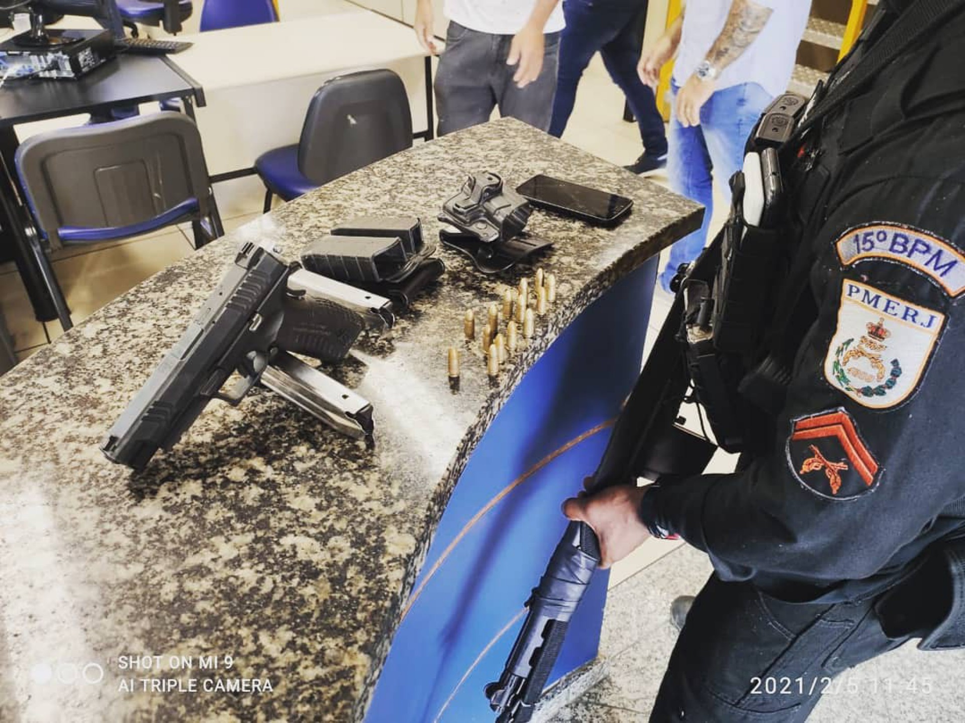 Polícia troca tiros com criminoso em Duque de Caxias - Reprodução