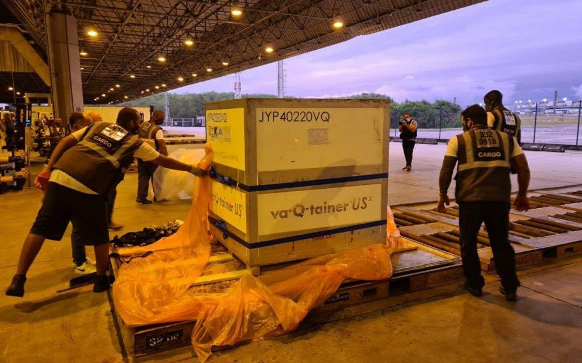 Insumos da vacina de Oxford chegam ao Rio