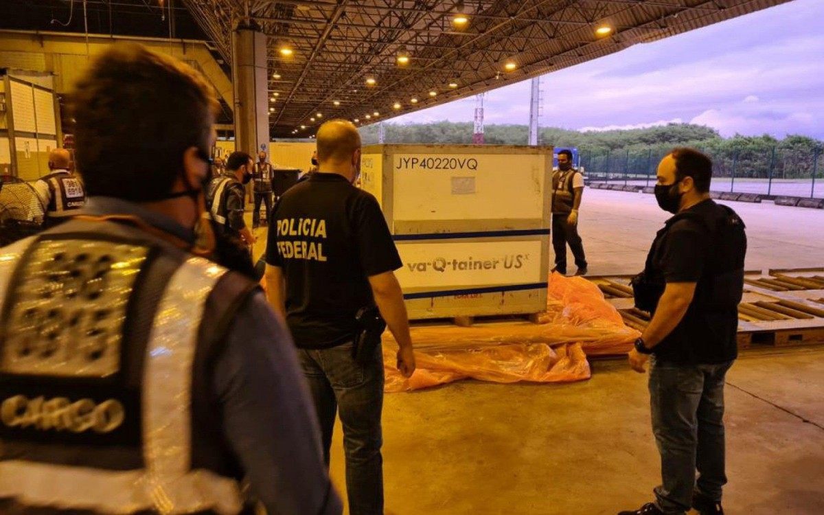 Insumos da vacina de Oxford chegam ao Rio