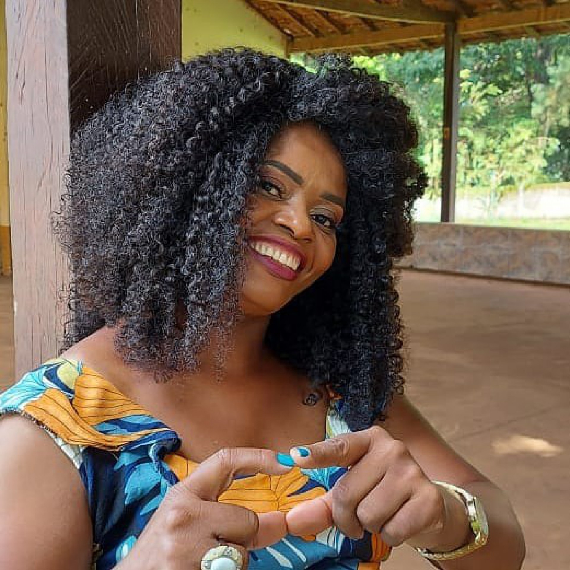 Após quase 40 anos em condição análoga à escravidão, Madalena surge de visual novo na internet 