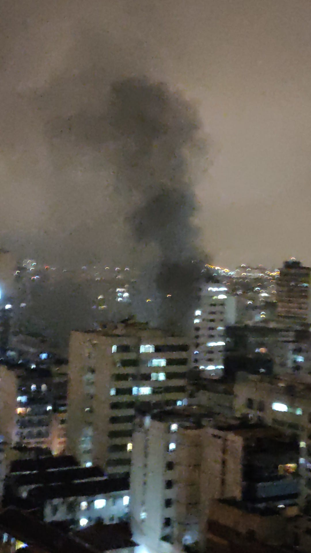 Incêndio atinge sede do Conselho Regional de Fisioterapia e Terapia Ocupacional do Estado do Rio de Janeiro, na Tijuca