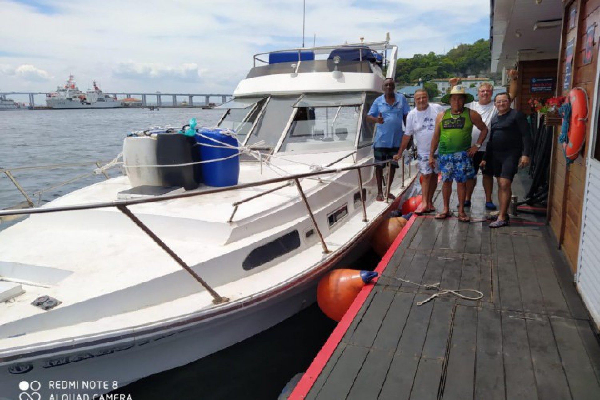 Marinha encontra corpo na área de buscas onde lancha naufragou