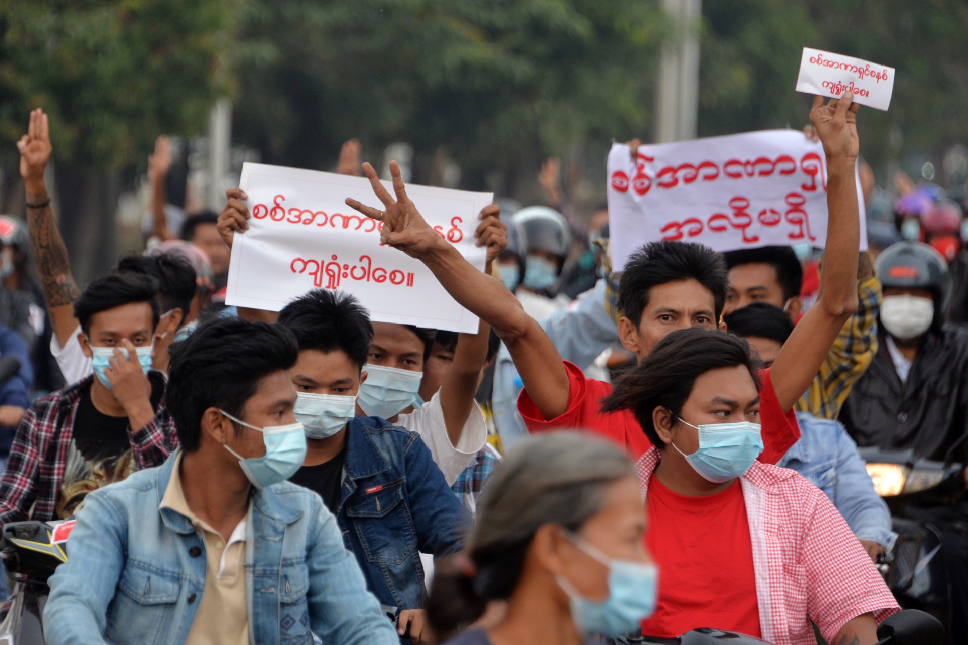 Mianmar: milhares de manifestantes protestam contra golpe de Estado