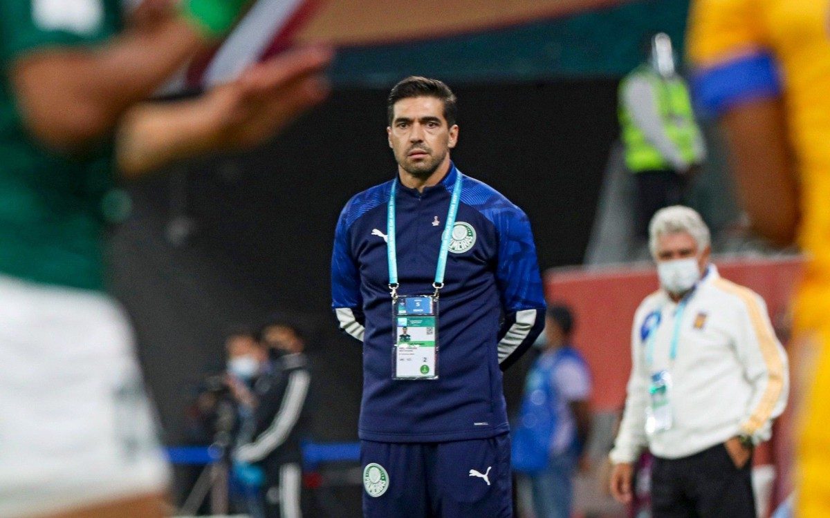 Palmeiras' Portuguese coach Abel Ferreira looks on during the FIFA Club World Cup semi-final football match between Brazil's Palmeiras and Mexico's UANL Tigres at the Ahmed bin Ali Stadium in the Qatari city of Ar-Rayyan on February 7, 2021. (Photo by Karim JAAFAR / AFP)