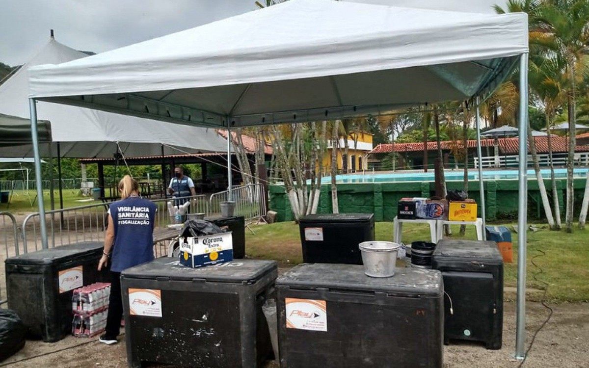 Prefeitura interdita pool party em sítio na Zona Oeste