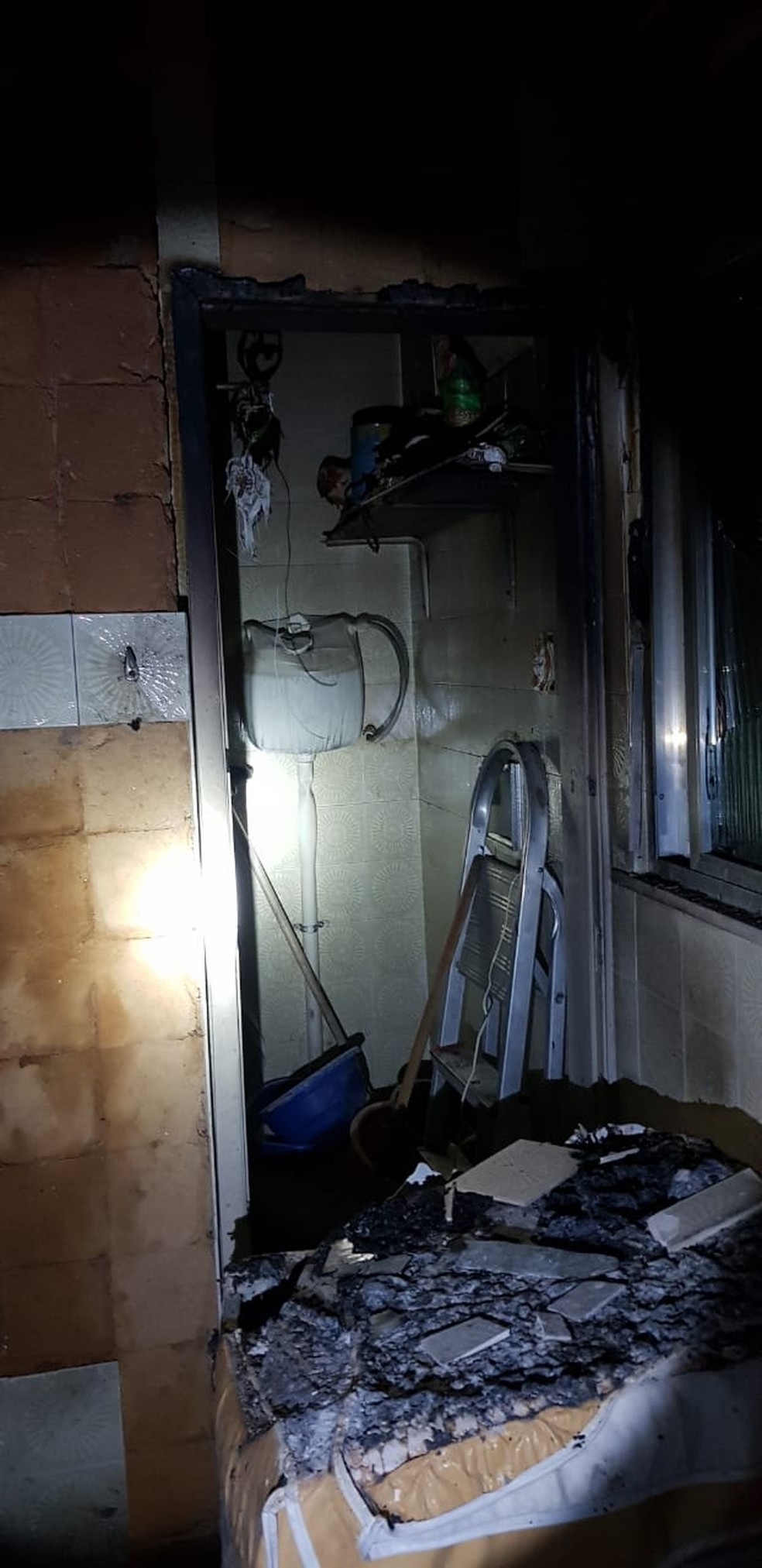 Princípio de incêndio foi na lavanderia e em parte da cozinha em Nova Friburgo, no RJ