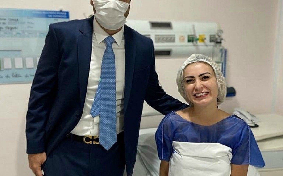 Andressa Urach coloca 590 ml de silicone nos seios