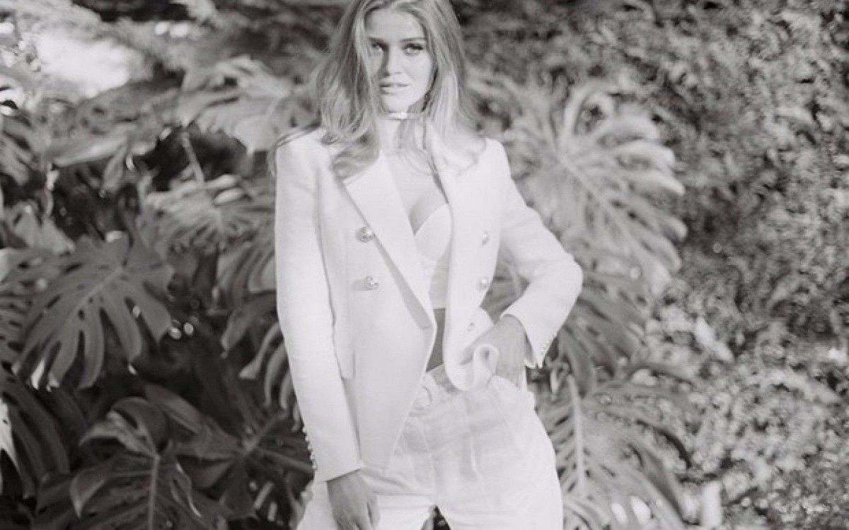  C&iacute;ntia Dicker abre &aacute;lbum de fotos do casamento com Pedro Scooby