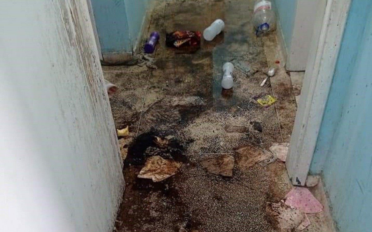 Posto Municipal de Saúde Adolfo Lutz após o ataque de populares na manhã desta segunda-feira (8)