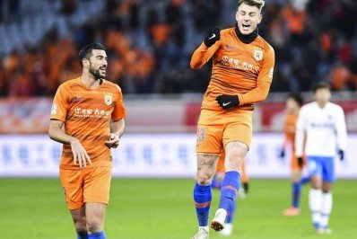 Perto de assinar com o Corinthians, Roger Guedes apaga fotos dos tempos de Palmeiras