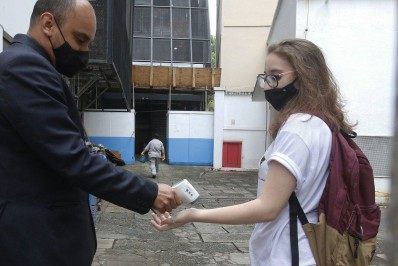 Governo libera e aulas presenciais na rede estadual retornam nesta segunda