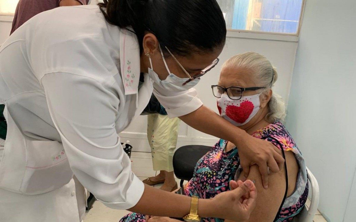 Até o momento, mais de 3.450 meritienses já foram imunizados, entre profissionais de saúde e idosos  - Divulgação/ PMSJM