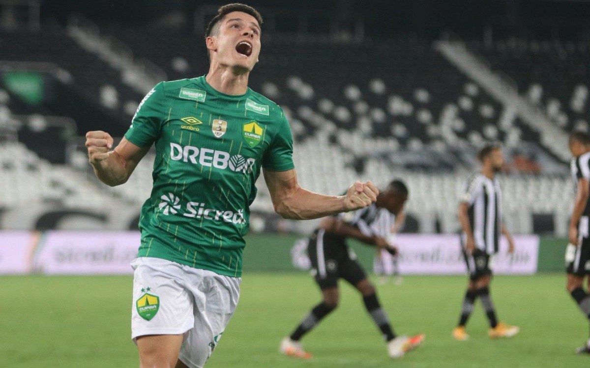 Matheus Barbosa em ação com a camisa do Cuiabá