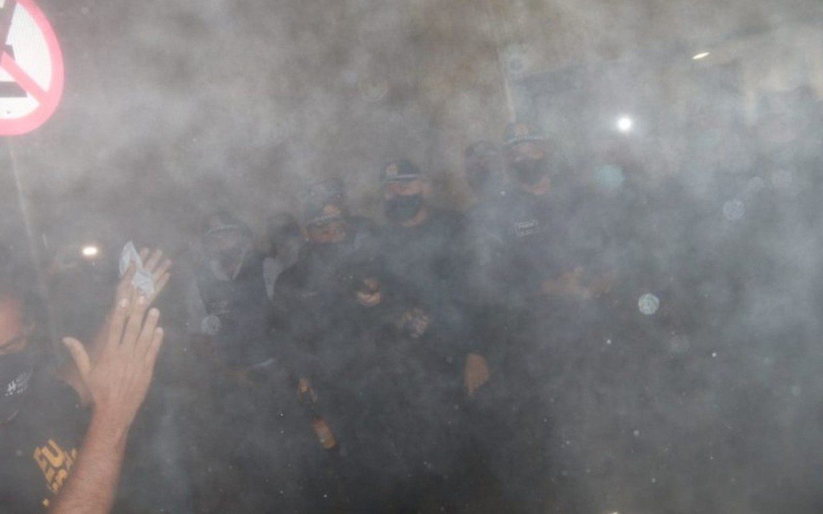 Repressão com gás de pimenta no protesto de Brasília desta quarta-feira (10)