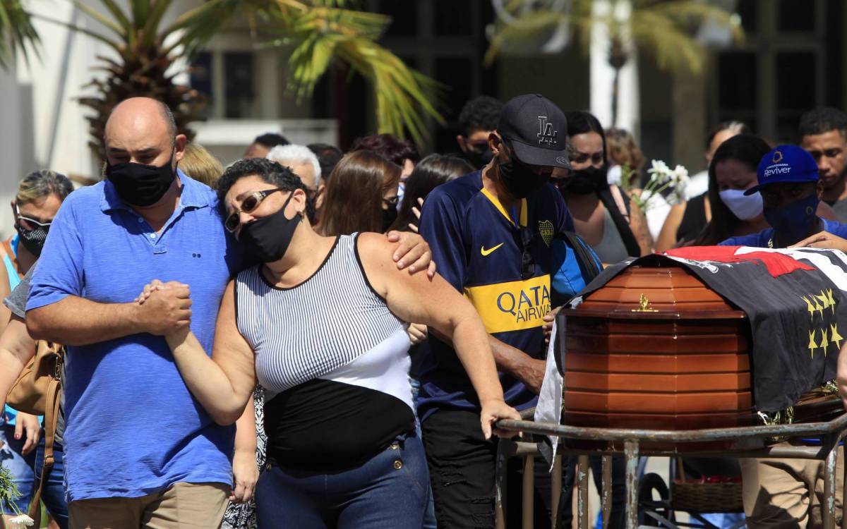 Corpo do motorista foi sepultado na tarde desta quarta-feira - Luciano Belford/Ag&ecirc;ncia O Dia