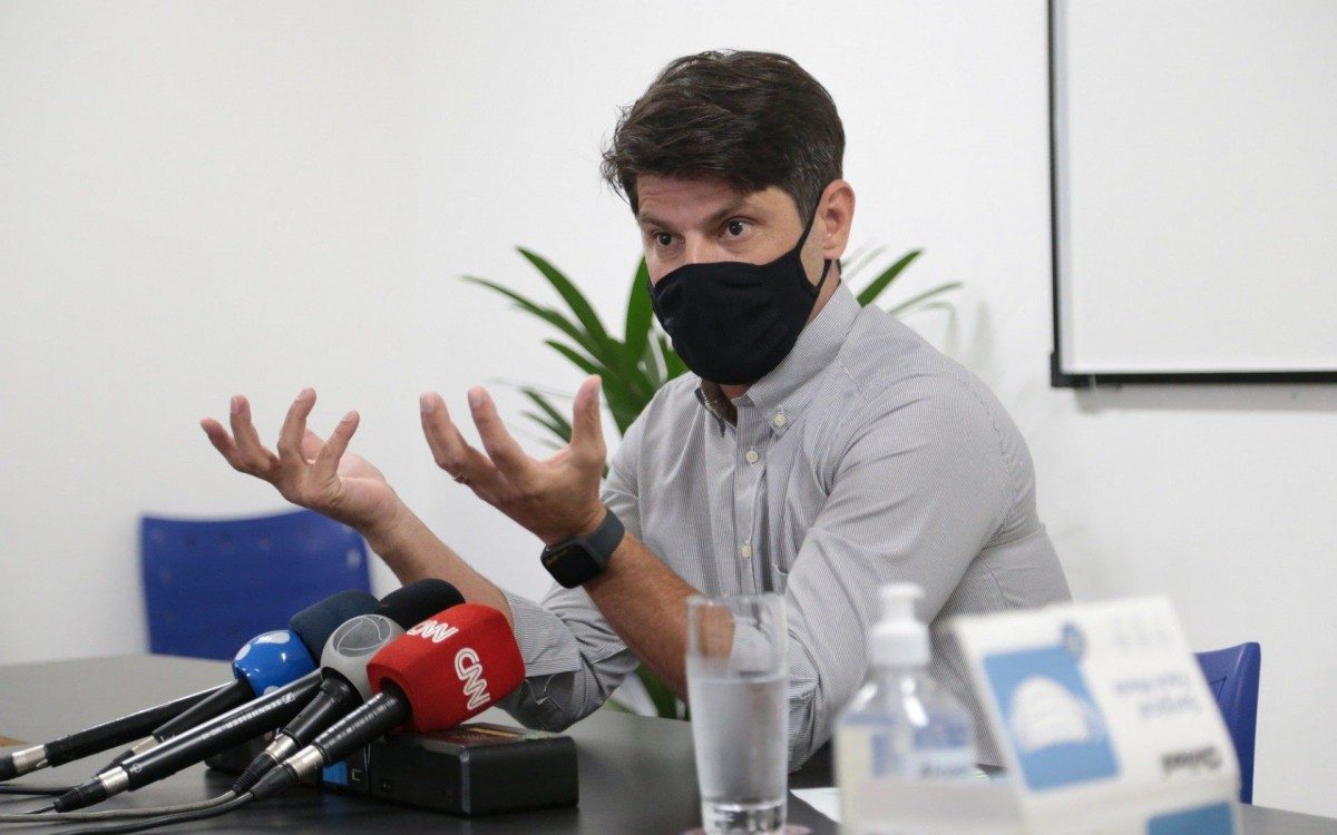 O secretário Municipal de Saúde André Vargas - Renan Otto