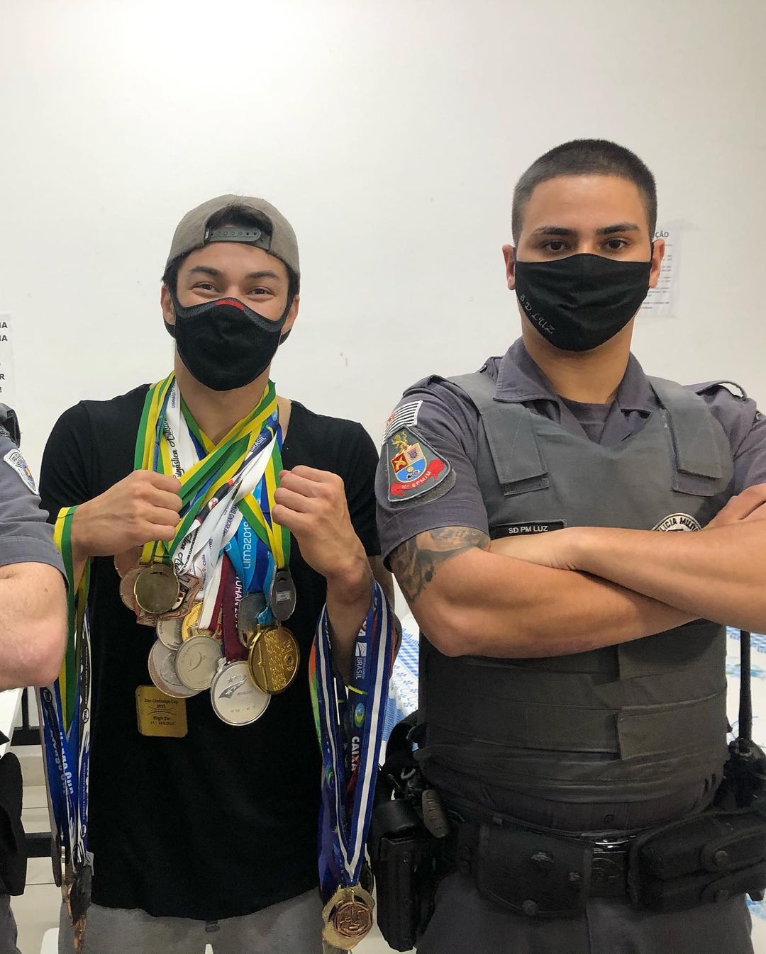 Arthur Nory agradeceu em suas redes sociais à Polícia Militar pela recuperação das suas medalhas - Reprodução/Instagram