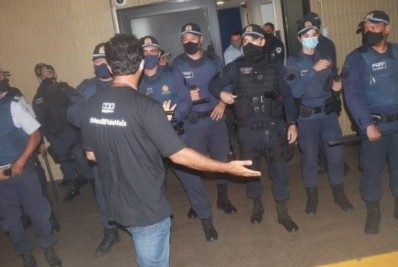 Bancários do Banco do Brasil protestam contra demissão em massa