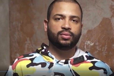 Projota recebe primeira dose da vacina contra a covid-19 em São Paulo