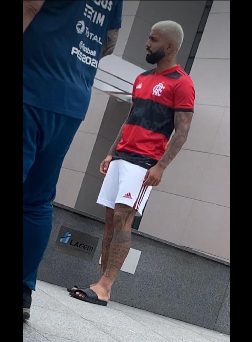 Gabigol vestindo suposta nova camisa do Flamengo - Reprodução