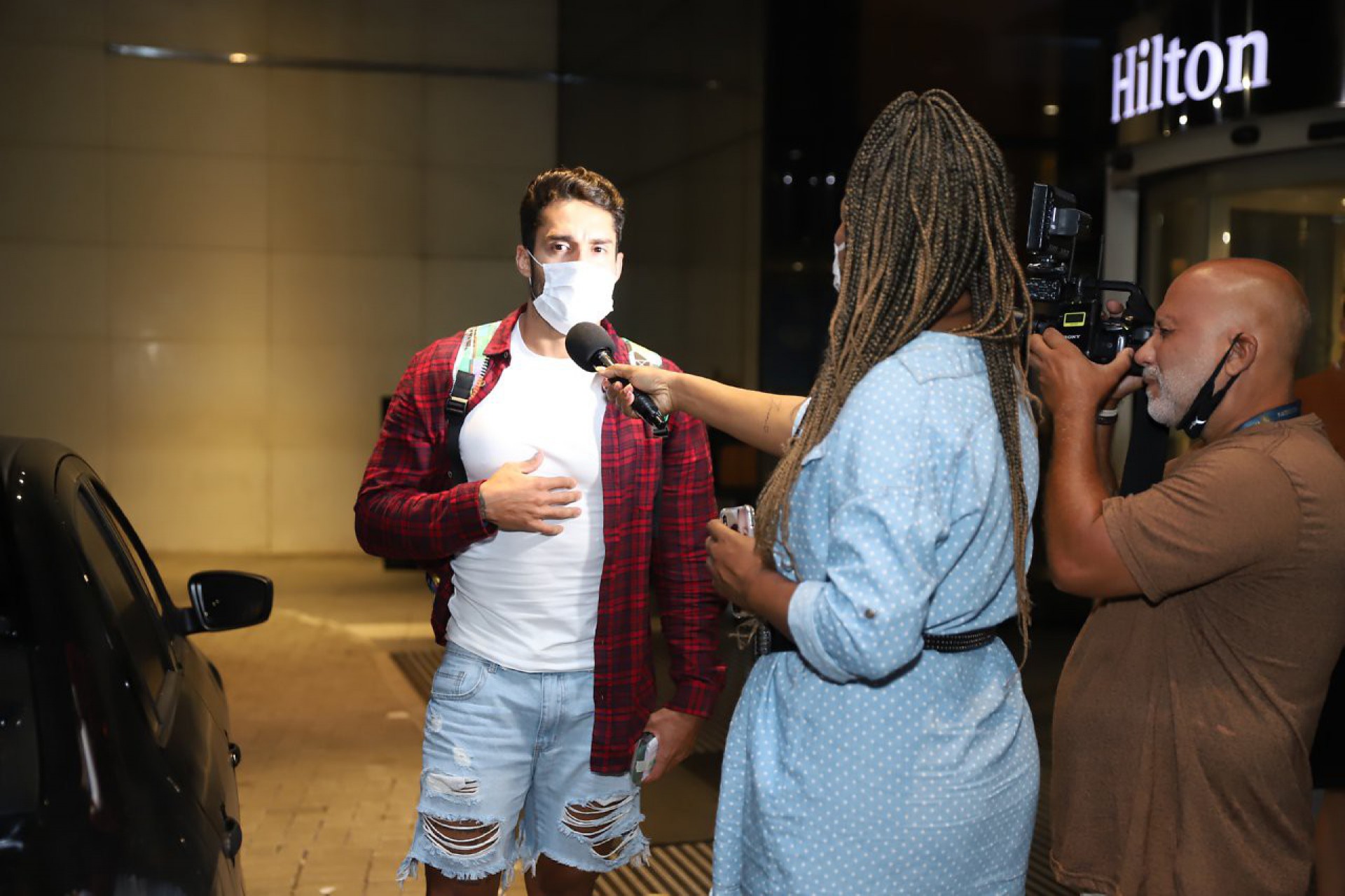 Arcrebiano, o segundo eliminado do 'BBB 21', é esperado por fãs na porta de hotel na Zona Oeste do Rio - Ag. News