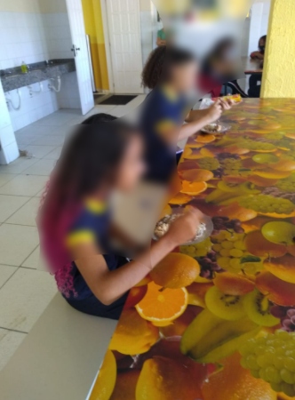 Prefeitura divulgou imagens das crianças almoçando para refutar denuncia de sindicato