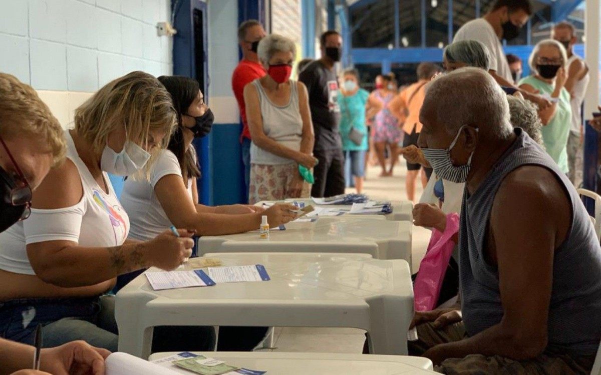 Idosos a partir de 75 anos de idade e profissionais da saúde a partir dos 60, com conselho profissional ativo, podem se vacinar

 - PMSJM