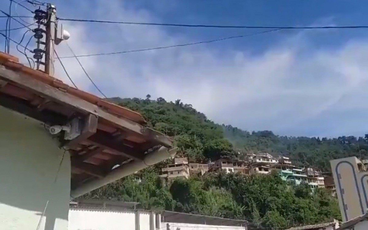 Intenso tiroteio assusta moradores em Angra dos Reis - Reprodução/Twitter