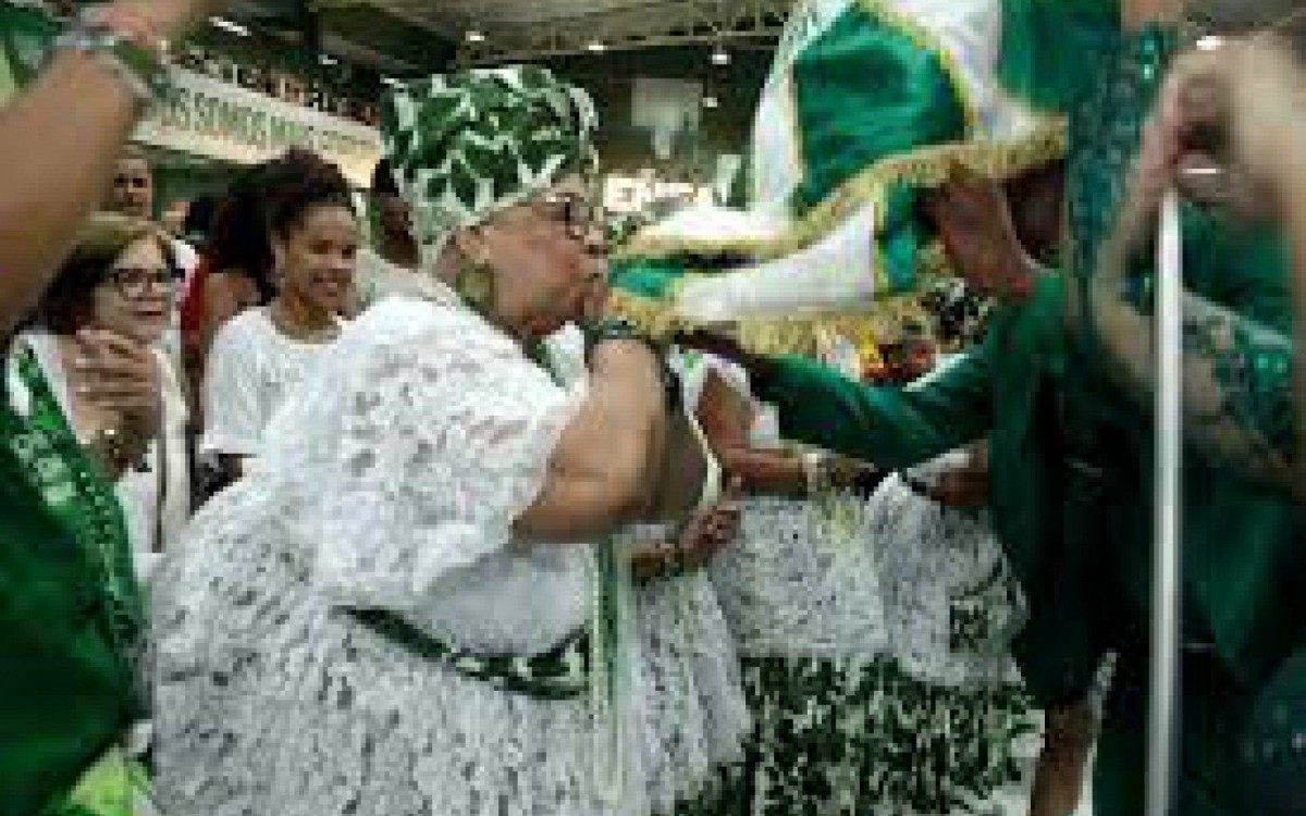 Tia Nilda da Mocidade Independente