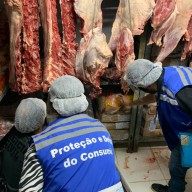 Procon-RJ interdita dois locais e descarta mais de 300kg de produtos impróprios ao consumo - Divulgação/Procon-RJ
