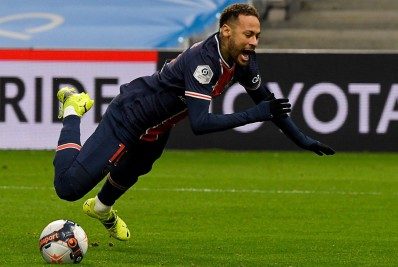 Neymar treina com grupo do PSG, mas ainda é dúvida contra o Barcelona