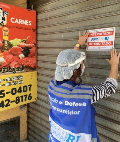 Procon-RJ interdita dois locais e descarta mais de 300kg de produtos impróprios ao consumo - Divulgação/Procon-RJ