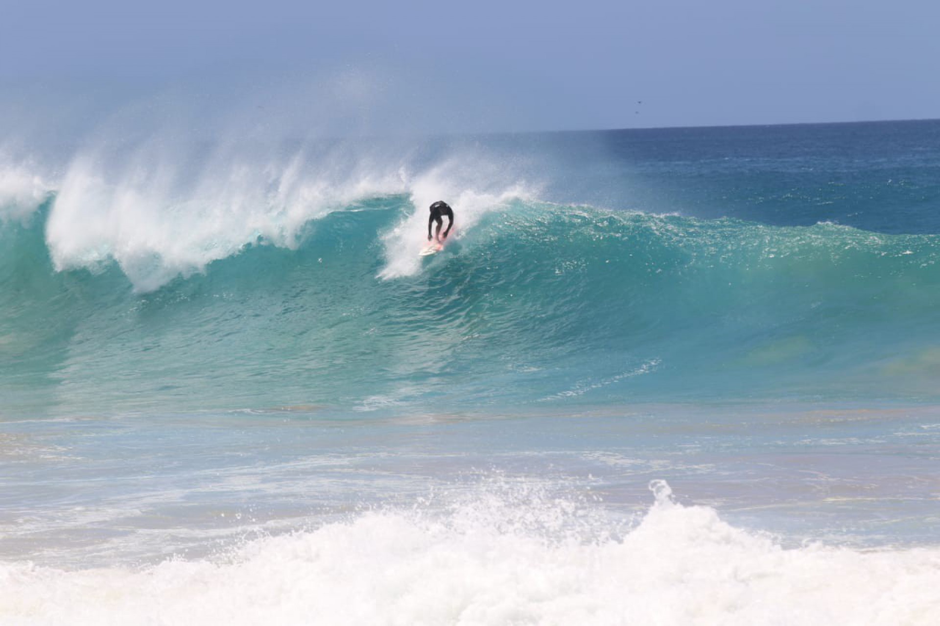Em Noronha, Andr&eacute; P&aacute;ssaro encarou o fen&ocirc;meno swell - Divulga&ccedil;&atilde;o/Marcelo Freire