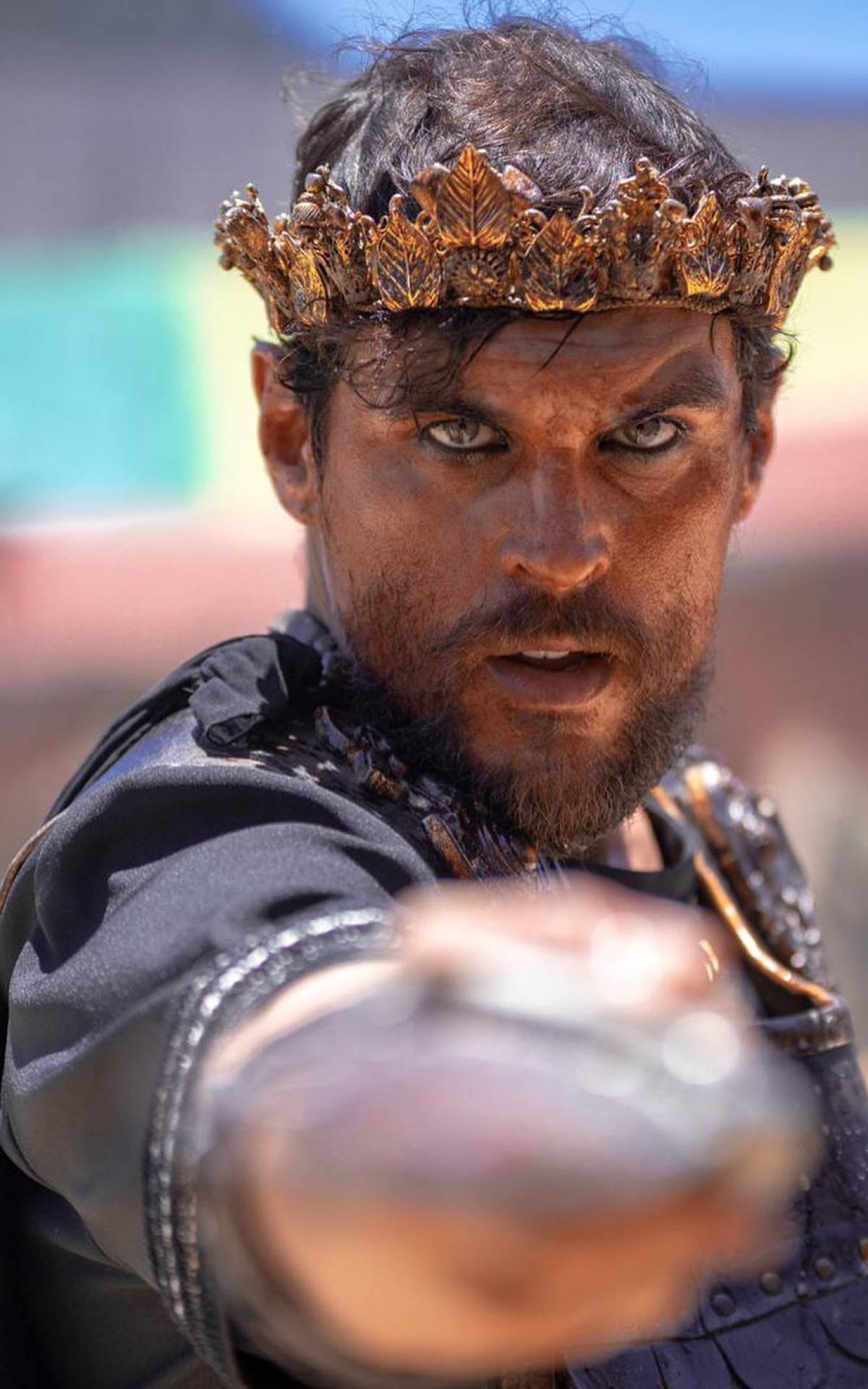 Felipe Roque como o Rei Ibbi-Sim