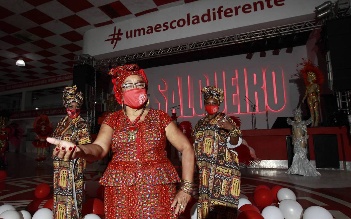 Rio de Janeiro 12/02/2021 - Tia Glorinha baiana na quadra do Salgueiro. Foto: Luciano Belford/Agencia O Dia