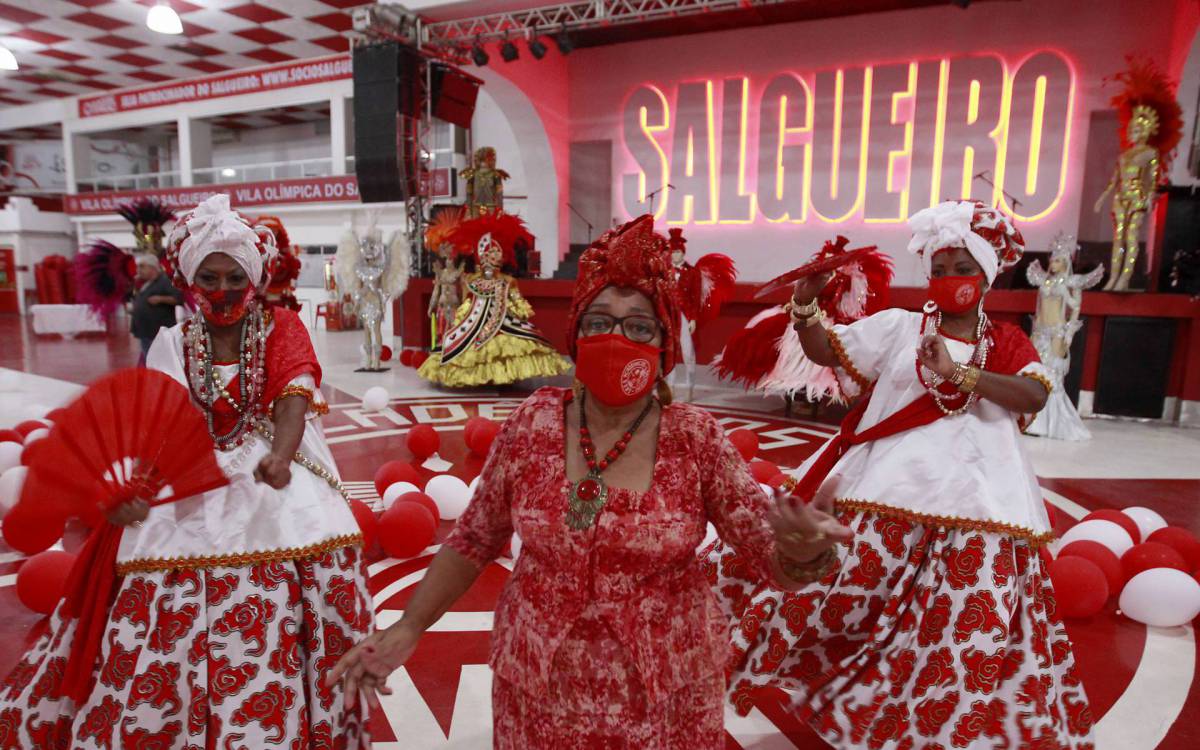 Rio de Janeiro 12/02/2021 - Tia Glorinha baiana na quadra do Salgueiro. Foto: Luciano Belford/Agencia O Dia