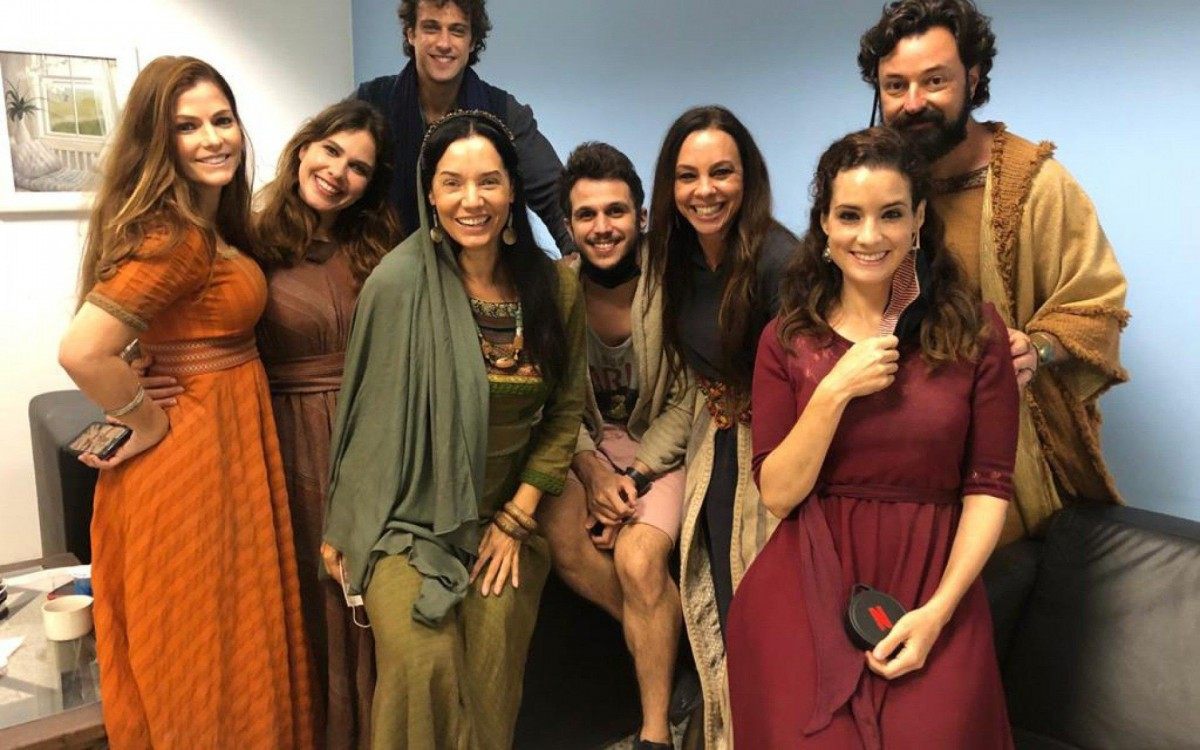 Rony kriwat , Carla  Marins, Adriana Garamboni, Guilherme Dellorto, Ana Paula tabalipa, Emilio Orciollo e Mônica Carvalho