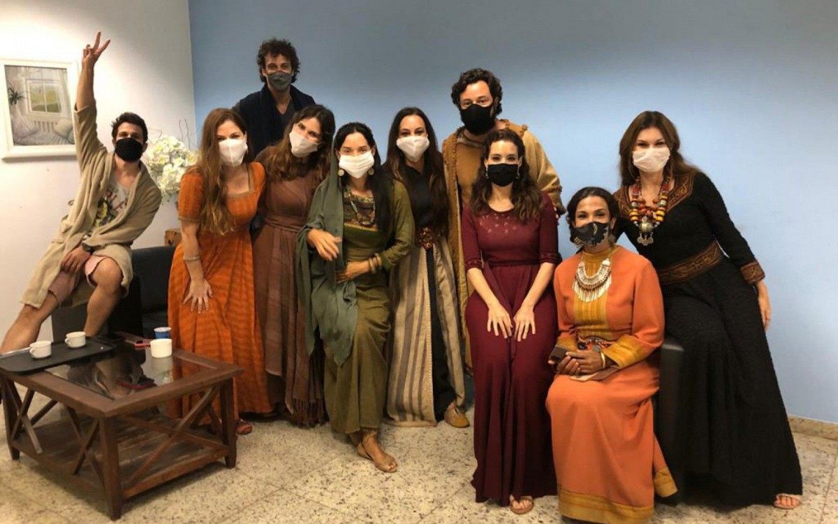 Rony kriwat , Carla  Marins, Adriana Garamboni, Guilherme Dellorto, Ana Paula tabalipa, Emilio Orciollo e Mônica Carvalho