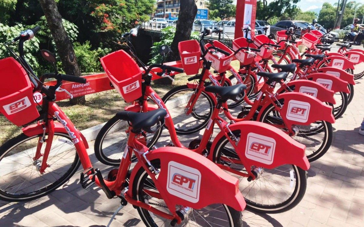 As vermelhinhas, as bicicletas da EPT são entregues para a população. - Foto: Maurício Peçanha
