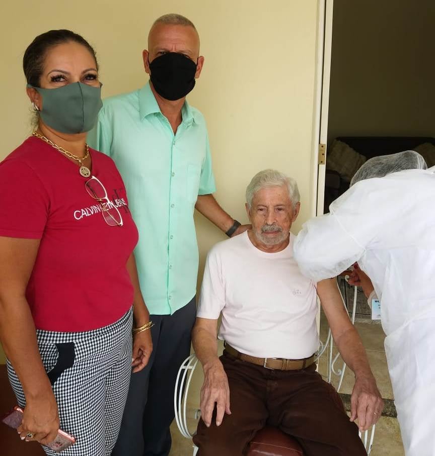 Para ser vacinada, a pessoa deve apresentar à equipe de imunização os documentos RG, CPF e Carteira Nacional do SUS.  - Foto: divulgação/PMBJI