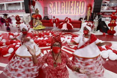 Tia Glorinha, do Salgueiro, e o giro das baianas na quadra da escola - Luciano Belford/Agencia O Dia